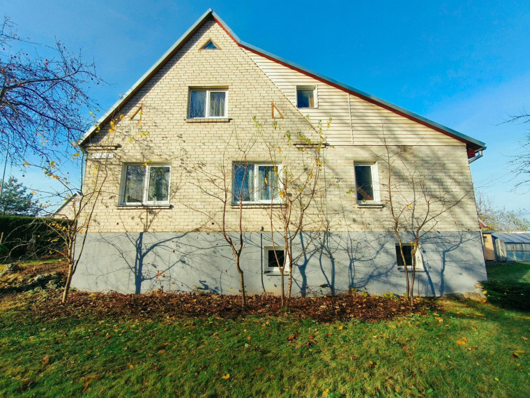 Parduodamas namas Žemaitės g., Zarasų m., Zarasų r. sav., 157.00 m² ploto 6 kambariai 3