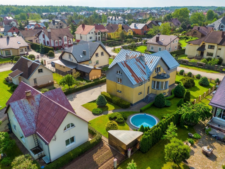 Parduodamas namas Riešutų g., Staniūnų k., Panevėžio r. sav., 642 m2 ploto, 2 aukštai 2