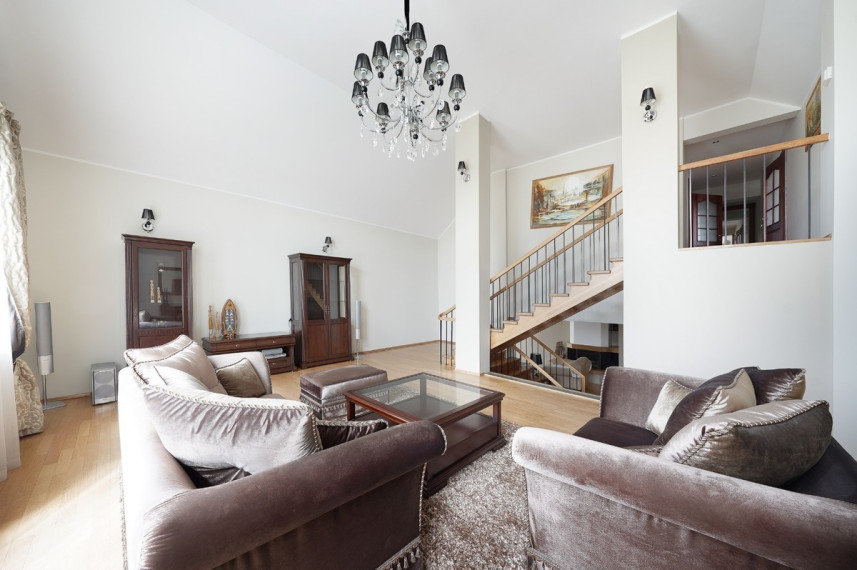 Parduodamas namas Riešutų g., Staniūnų k., Panevėžio r. sav., 642 m2 ploto, 2 aukštai 6