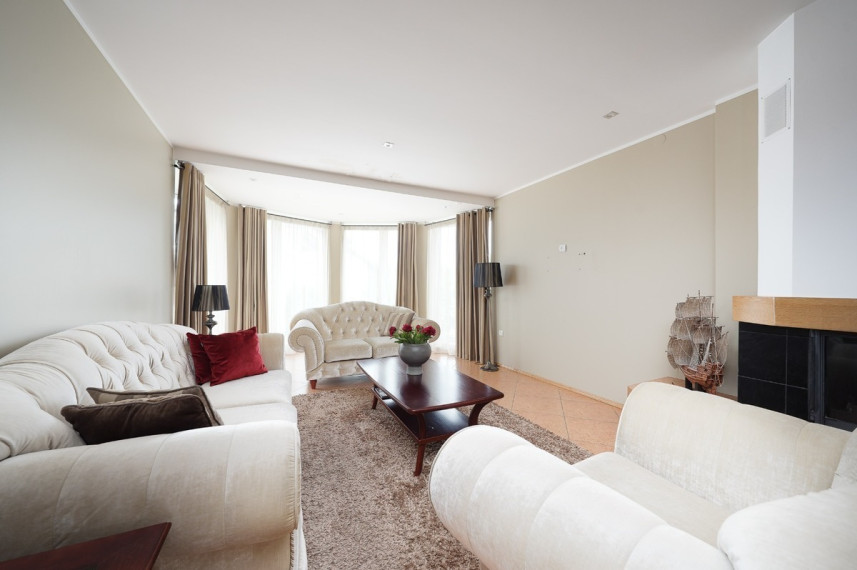 Parduodamas namas Riešutų g., Staniūnų k., Panevėžio r. sav., 642 m2 ploto, 2 aukštai 11