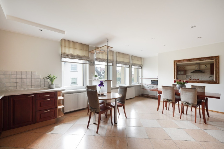 Parduodamas namas Riešutų g., Staniūnų k., Panevėžio r. sav., 642 m2 ploto, 2 aukštai 17