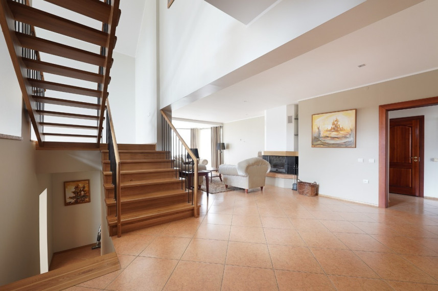 Parduodamas namas Riešutų g., Staniūnų k., Panevėžio r. sav., 642 m2 ploto, 2 aukštai 19