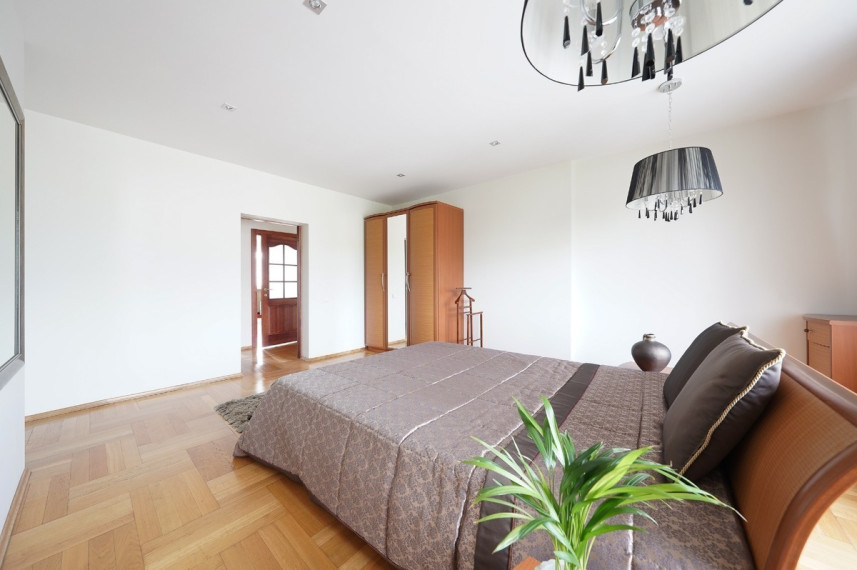 Parduodamas namas Riešutų g., Staniūnų k., Panevėžio r. sav., 642 m2 ploto, 2 aukštai 24