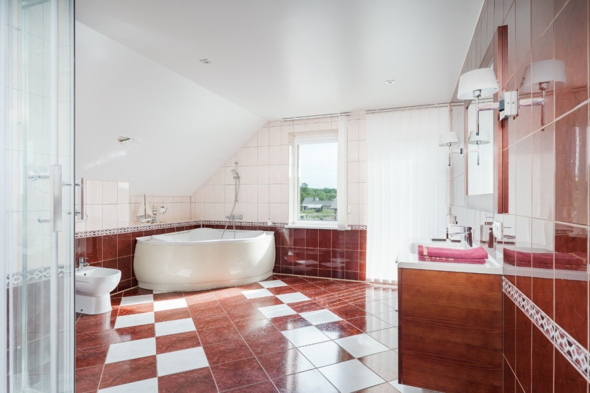 Parduodamas namas Riešutų g., Staniūnų k., Panevėžio r. sav., 642 m2 ploto, 2 aukštai 25