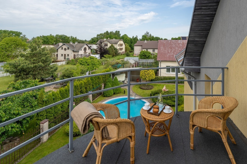 Parduodamas namas Riešutų g., Staniūnų k., Panevėžio r. sav., 642 m2 ploto, 2 aukštai 34