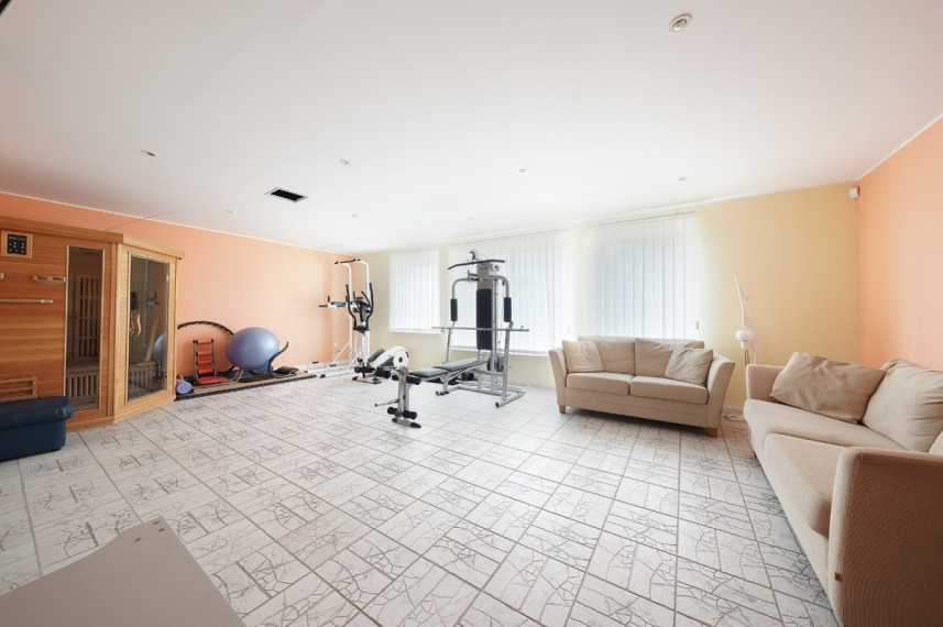 Parduodamas namas Riešutų g., Staniūnų k., Panevėžio r. sav., 642 m2 ploto, 2 aukštai 37
