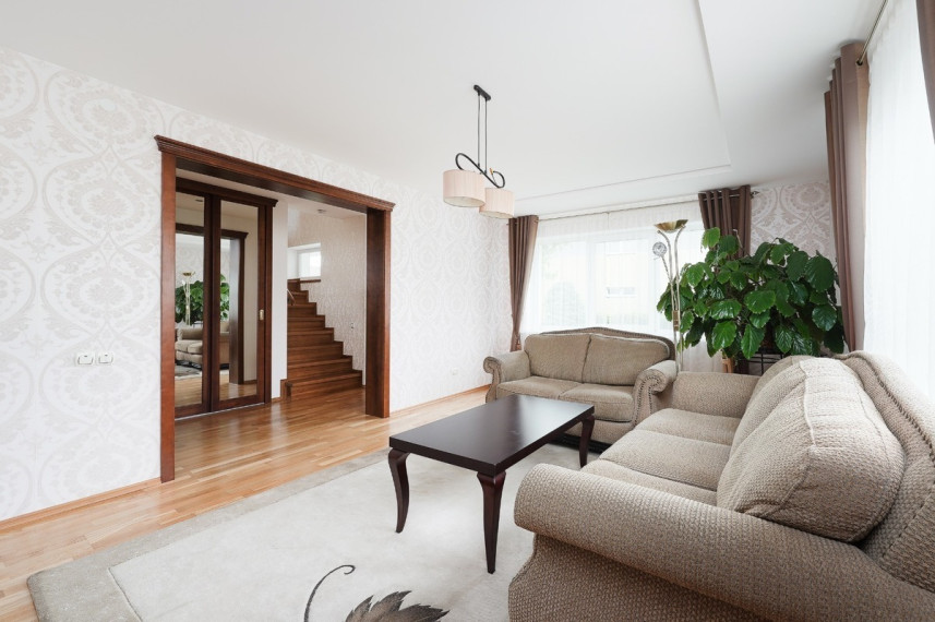 Parduodamas namas Riešutų g., Staniūnų k., Panevėžio r. sav., 642 m2 ploto, 2 aukštai 46
