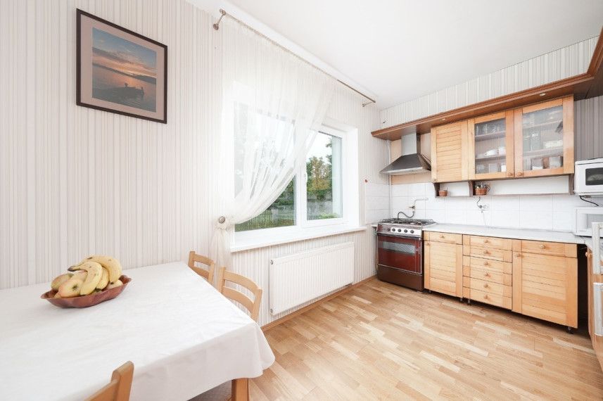 Parduodamas namas Riešutų g., Staniūnų k., Panevėžio r. sav., 642 m2 ploto, 2 aukštai 48