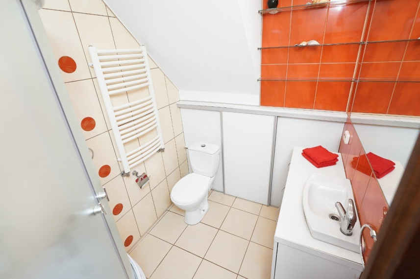 Parduodamas namas Riešutų g., Staniūnų k., Panevėžio r. sav., 642 m2 ploto, 2 aukštai 51