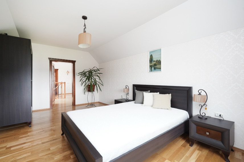 Parduodamas namas Riešutų g., Staniūnų k., Panevėžio r. sav., 642 m2 ploto, 2 aukštai 57