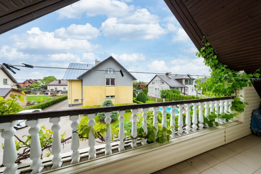 Parduodamas namas Riešutų g., Staniūnų k., Panevėžio r. sav., 642 m2 ploto, 2 aukštai 58