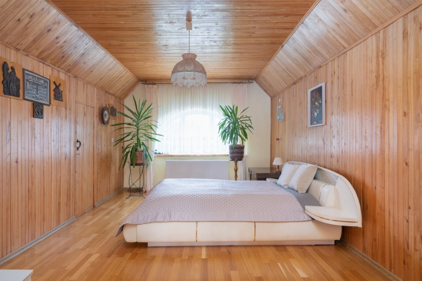 Parduodamas namas Riešutų g., Staniūnų k., Panevėžio r. sav., 642 m2 ploto, 2 aukštai 60