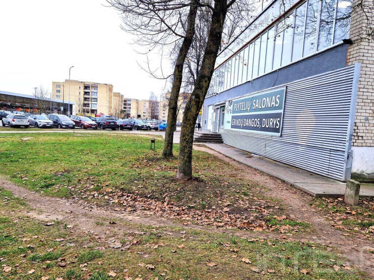 Centrinėje Utenos gatvėje parduodamos geros prekybinės patalpos 1
