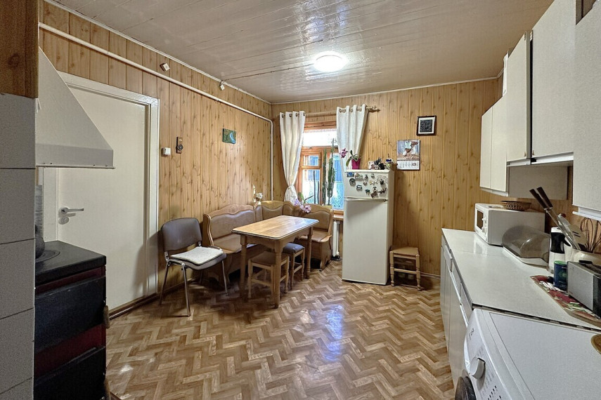 PARDUODAMA VERTIKALIAI DALINTA NAMO DALIS SU ŪKINIU PASTATU IR GARAŽU KREKENAVOS G. 4, PANEVĖŽIO MIESTO CENTRE 18