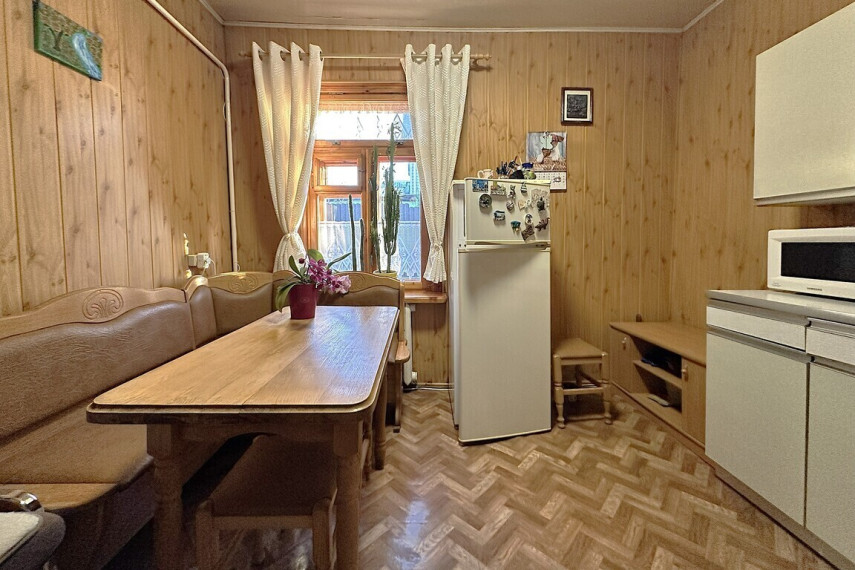 PARDUODAMA VERTIKALIAI DALINTA NAMO DALIS SU ŪKINIU PASTATU IR GARAŽU KREKENAVOS G. 4, PANEVĖŽIO MIESTO CENTRE 20