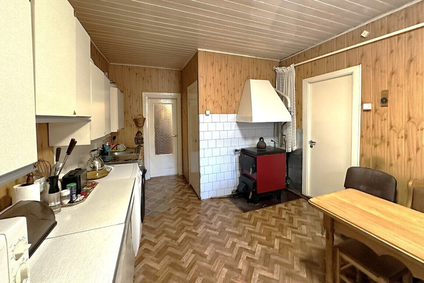 PARDUODAMA VERTIKALIAI DALINTA NAMO DALIS SU ŪKINIU PASTATU IR GARAŽU KREKENAVOS G. 4, PANEVĖŽIO MIESTO CENTRE 22