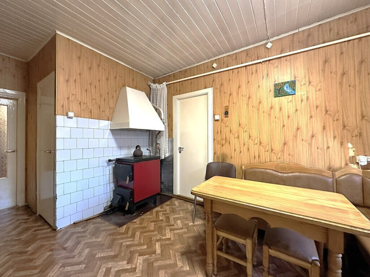 PARDUODAMA VERTIKALIAI DALINTA NAMO DALIS SU ŪKINIU PASTATU IR GARAŽU KREKENAVOS G. 4, PANEVĖŽIO MIESTO CENTRE 23