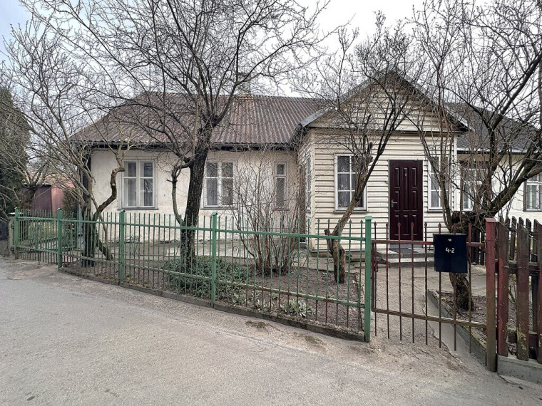 PARDUODAMA VERTIKALIAI DALINTA NAMO DALIS SU ŪKINIU PASTATU IR GARAŽU KREKENAVOS G. 4, PANEVĖŽIO MIESTO CENTRE 1
