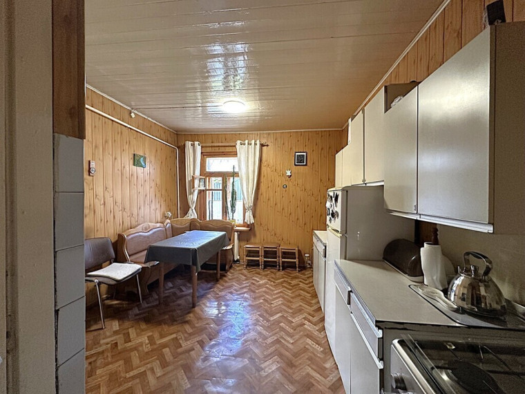 PARDUODAMA VERTIKALIAI DALINTA NAMO DALIS SU ŪKINIU PASTATU IR GARAŽU KREKENAVOS G. 4, PANEVĖŽIO MIESTO CENTRE 1