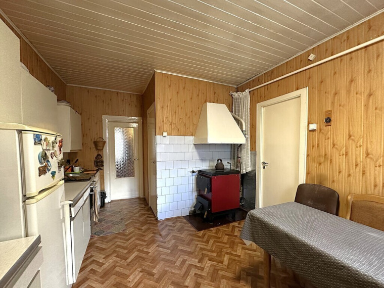 PARDUODAMA VERTIKALIAI DALINTA NAMO DALIS SU ŪKINIU PASTATU IR GARAŽU KREKENAVOS G. 4, PANEVĖŽIO MIESTO CENTRE 3