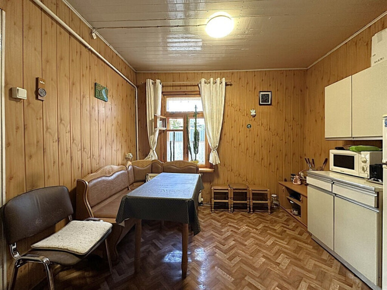 PARDUODAMA VERTIKALIAI DALINTA NAMO DALIS SU ŪKINIU PASTATU IR GARAŽU KREKENAVOS G. 4, PANEVĖŽIO MIESTO CENTRE 6