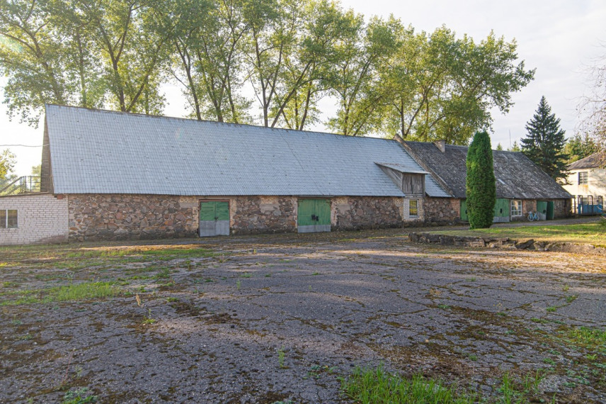 Parduodamas namas Kranto g., Ambraziškių k., Molėtų r. sav., 3996 m2 ploto, 3 aukštai 10