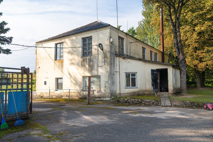 Parduodamas namas Kranto g., Ambraziškių k., Molėtų r. sav., 3996 m2 ploto, 3 aukštai 15