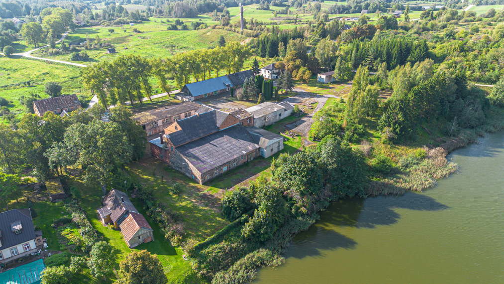 Parduodamas namas Kranto g., Ambraziškių k., Molėtų r. sav., 3996 m2 ploto, 3 aukštai 25