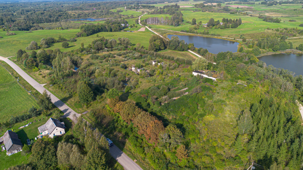 Parduodamas namas Kranto g., Ambraziškių k., Molėtų r. sav., 3996 m2 ploto, 3 aukštai 32