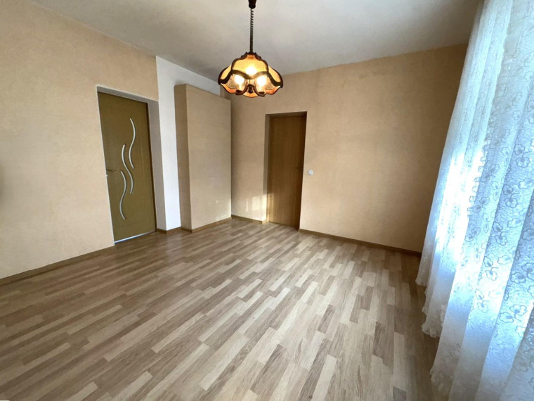 Parduodamas namas Vytauto Didžiojo g., Kelmės m., Kelmės r. sav., 73.25 m² ploto 3 kambariai 4