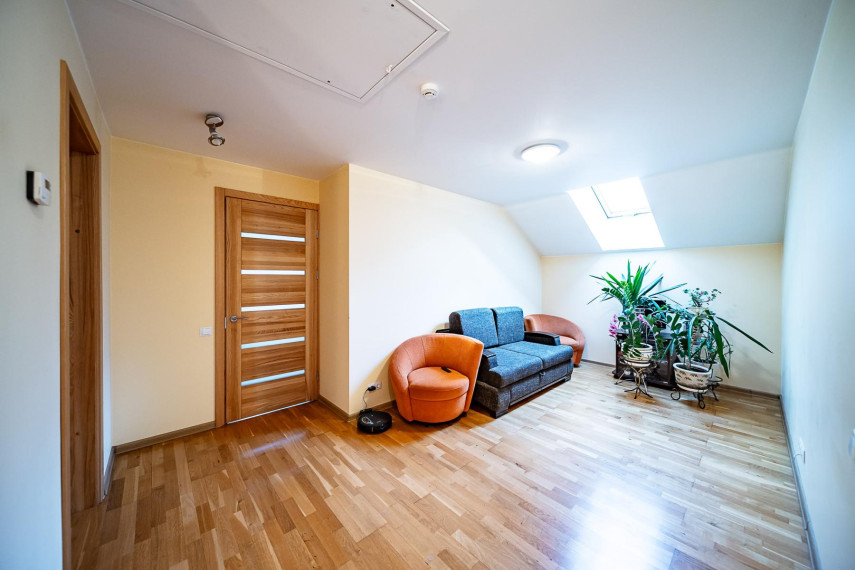 Parduodamas namas Etten-Leuro g., Pabaliai, Šiaulių m., Šiaulių m. sav., 202.76 m² ploto 5 kambariai 23