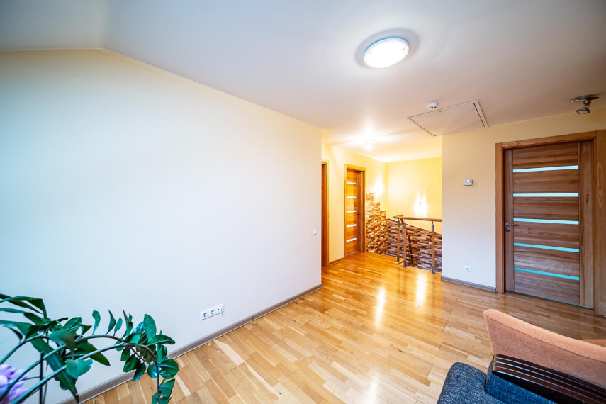 Parduodamas namas Etten-Leuro g., Pabaliai, Šiaulių m., Šiaulių m. sav., 202.76 m² ploto 5 kambariai 24