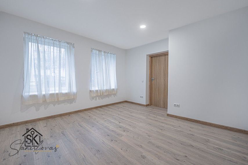 PIRMAME AUKŠTE PARDUODAMAS 3 KAMBARIŲ BUTAS ŠILUTĖJE, V.KUDIRKOS G. 6 13