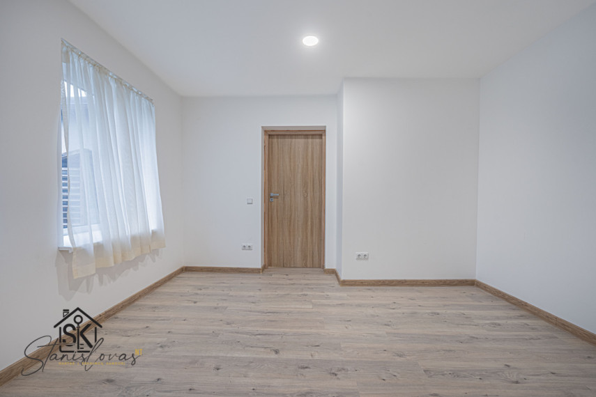 PIRMAME AUKŠTE PARDUODAMAS 3 KAMBARIŲ BUTAS ŠILUTĖJE, V.KUDIRKOS G. 6 14