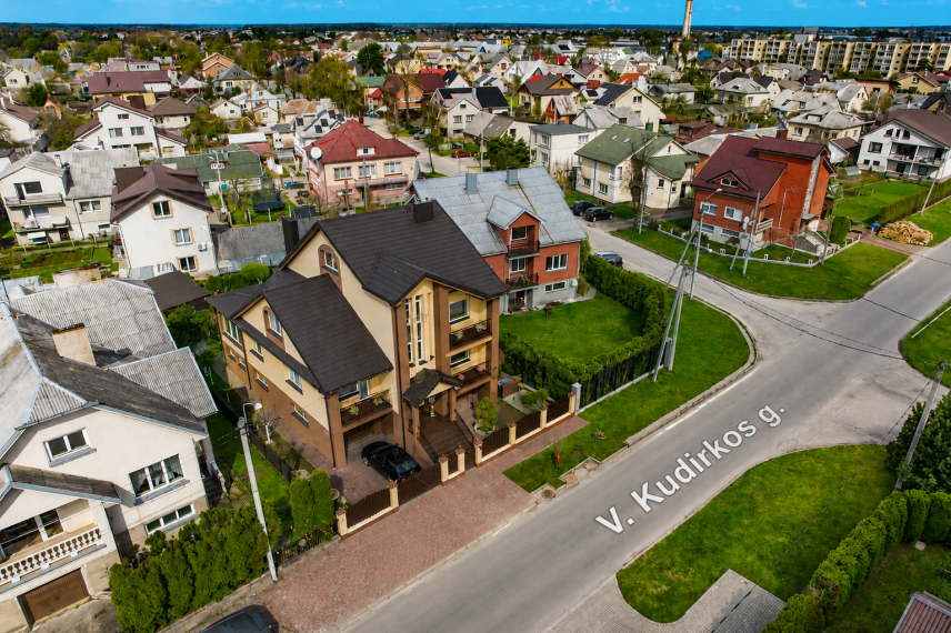 Parduodamas namas V. Kudirkos g., Centras, Šiaulių m., Šiaulių m. sav., 285.00 m² ploto 6 kambariai 25