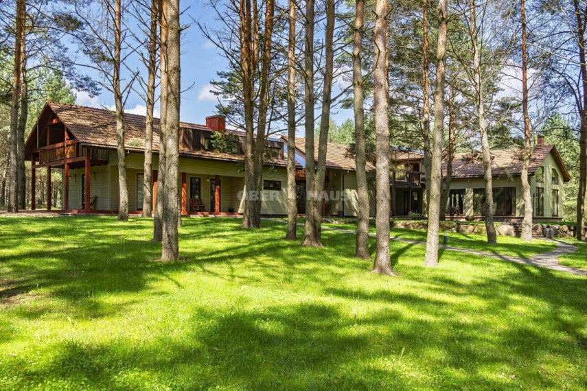 Parduodamas namas Abromiškio k., Anykščių r. sav., 594.12 m2 ploto, 2 aukštai 2