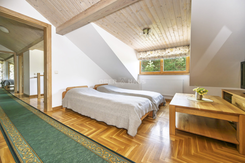Parduodamas namas Abromiškio k., Anykščių r. sav., 594.12 m2 ploto, 2 aukštai 8