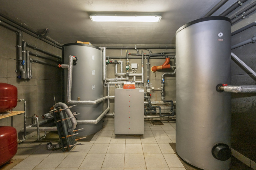 Parduodamas namas Abromiškio k., Anykščių r. sav., 594.12 m2 ploto, 2 aukštai 16