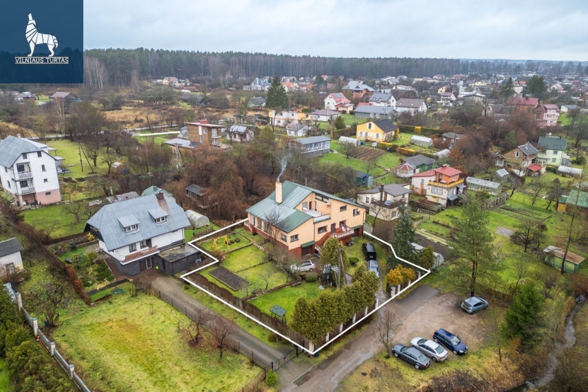 Parduodamas namas Vilniaus r. sav., Juodšilių k., Upelio g., 400.09 m2 ploto, 3 aukštai 2