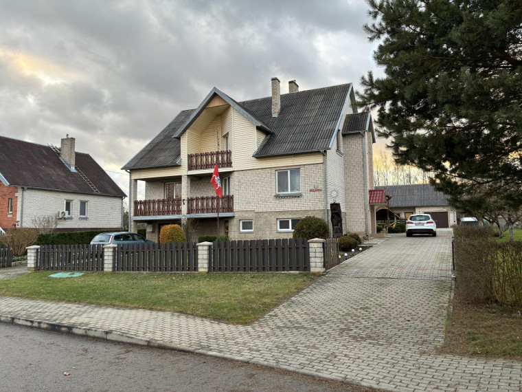 Parduodamas namas Malūno g., Kelmės m., Kelmės r. sav., 300.00 m² ploto 10 kambarių 2