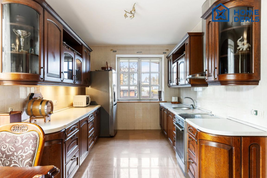 Parduodamas namas Ežero g., Antežerių k., Vilniaus r. sav., 459.29 m² ploto 8 kambariai 5
