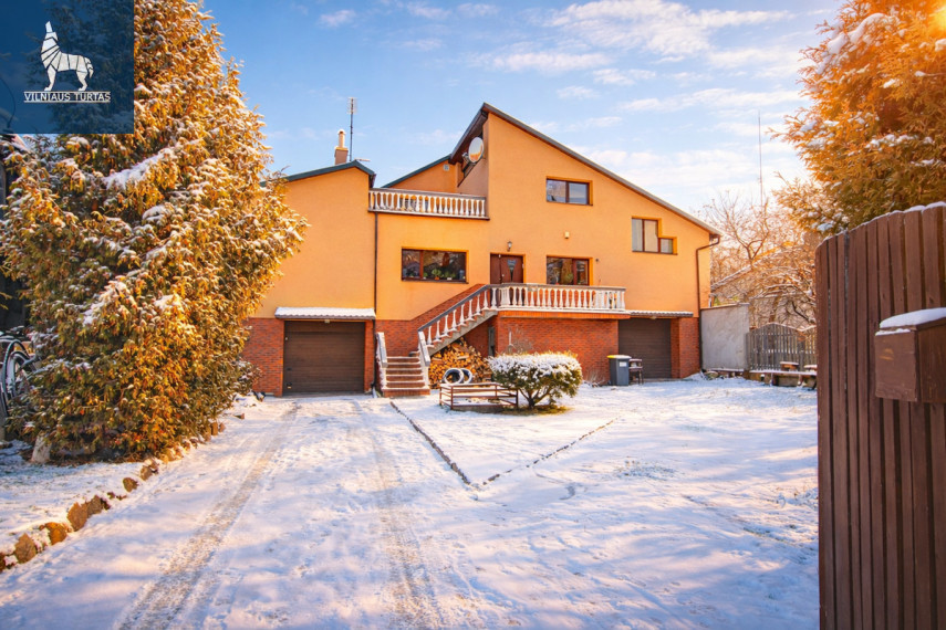 Parduodamas namas Vilniaus r. sav., Juodšilių k., Upelio g., 400.09 m2 ploto, 3 aukštai 1