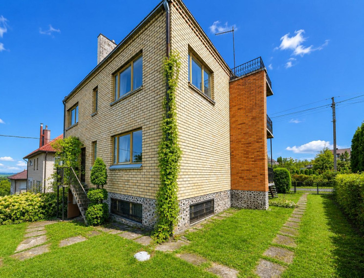 Parduodamas namas Akacijų g., Vilkijos m., Kauno r. sav., 196.84 m² ploto 7 kambariai 2