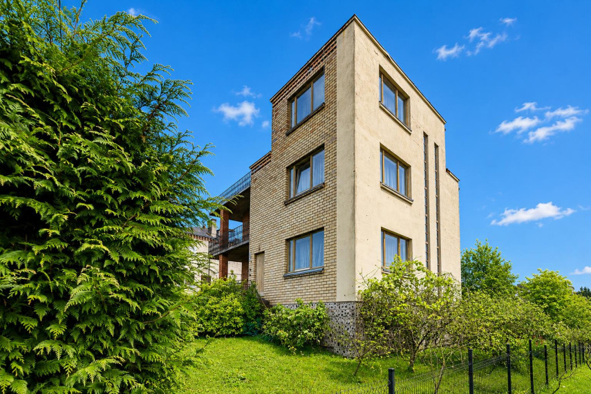 Parduodamas namas Akacijų g., Vilkijos m., Kauno r. sav., 196.84 m² ploto 7 kambariai 3