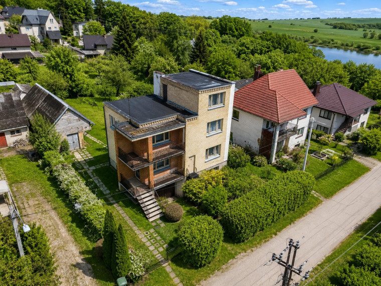 Parduodamas namas Akacijų g., Vilkijos m., Kauno r. sav., 196.84 m² ploto 7 kambariai 6