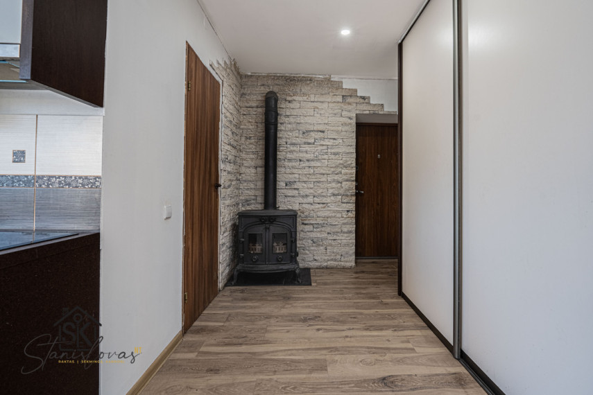 PARDUODAMAS 2 KAMBARIŲ BUTAS KINTUOSE, ŽIRMŪNŲ G. 1 8