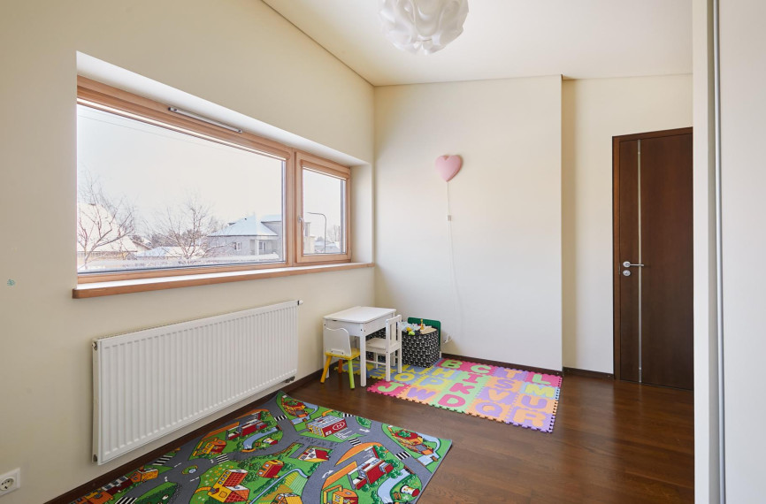Parduodamas namas Naujadvario g., Aleksotas, Kauno m., Kauno m. sav., 193.00 m² ploto 5 kambariai 30
