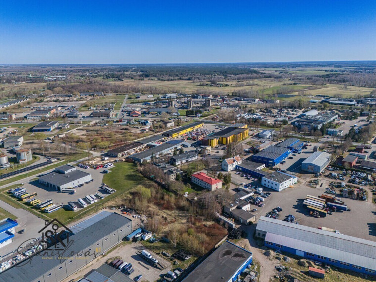 PARDUODAMOS PASTATAS ŠILUTĖJE, PRAMONĖS G. 5D SU 22.26 ARŲ ŽEMĖS SKLYPU 51
