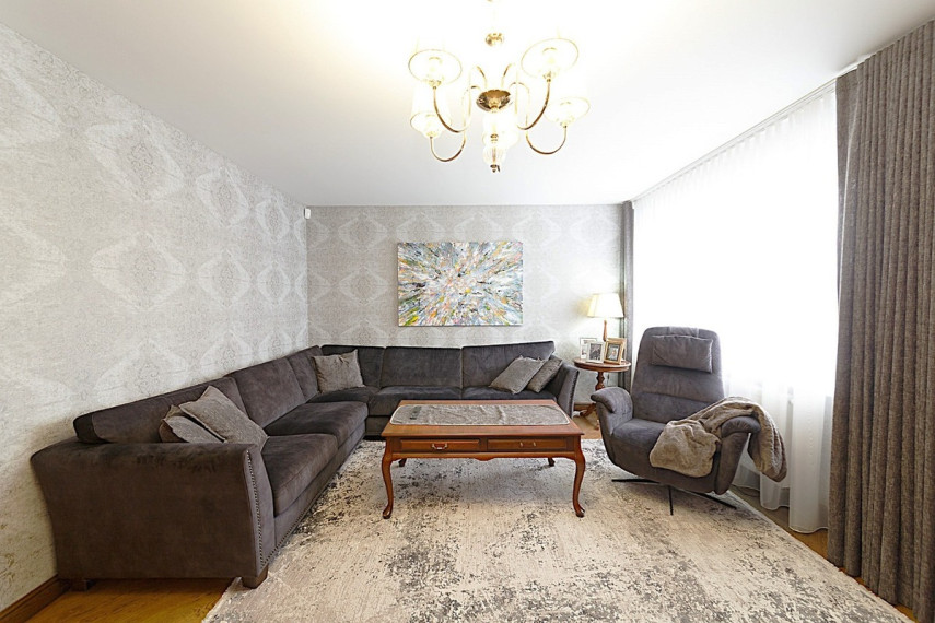 Parduodamas namas Pakruojo r. sav., Pakruojo m., Pievų tak. , 175.52 m2 ploto, 2 aukštai 12