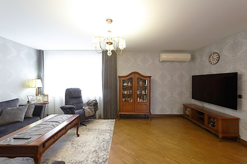 Parduodamas namas Pakruojo r. sav., Pakruojo m., Pievų tak. , 175.52 m2 ploto, 2 aukštai 13